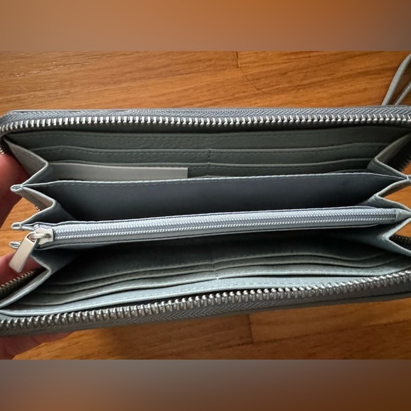 Logan Leather RFID Zip Around Clutch Wallet - Picture 3 of 3